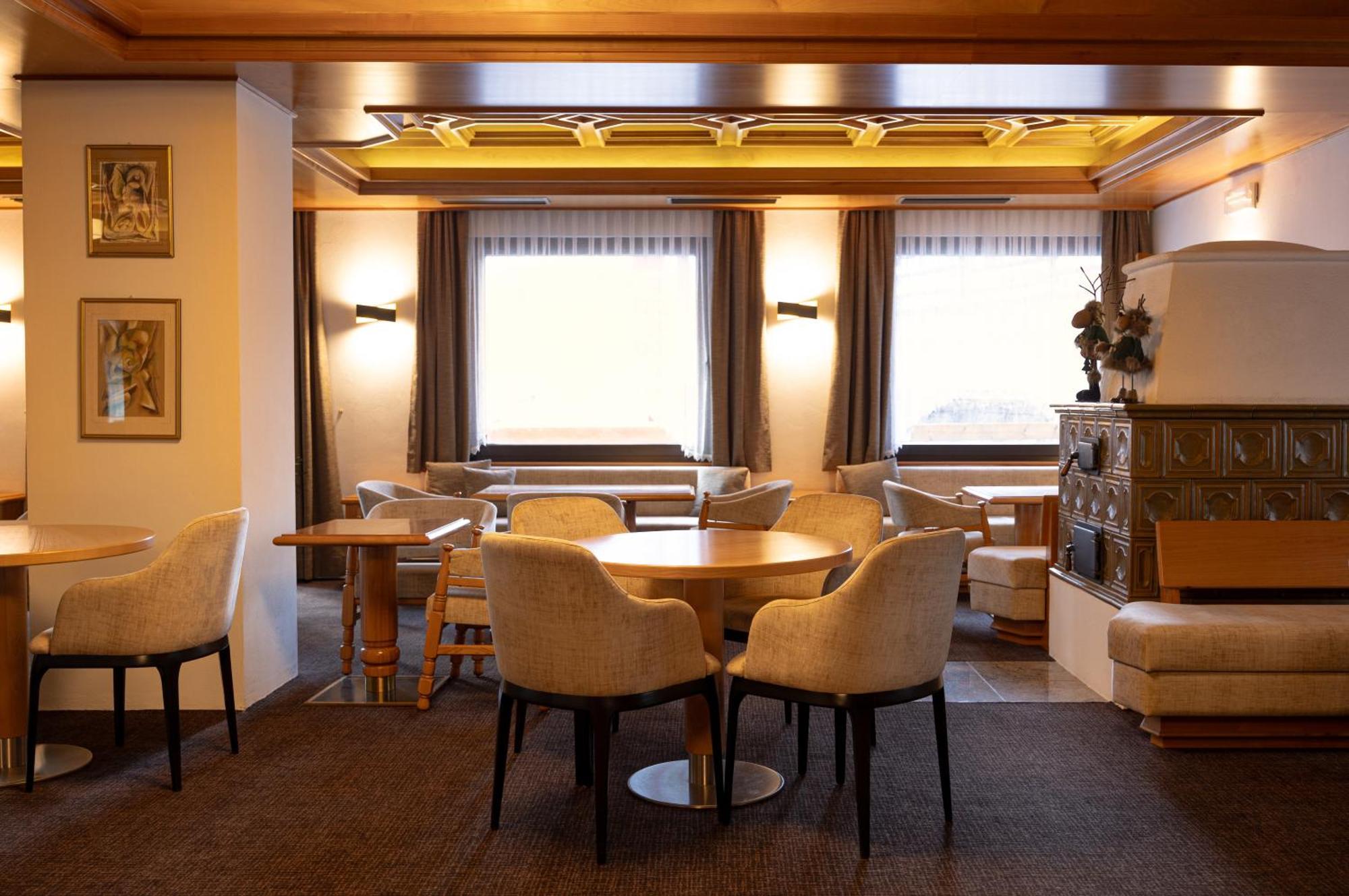 Hotel Engel Canazei Eksteriør bilde
